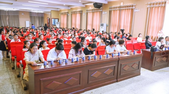 牧天下、蒙牛学生奶周口推广中心助力扶沟县实验小学经典诵读决赛圆满收官